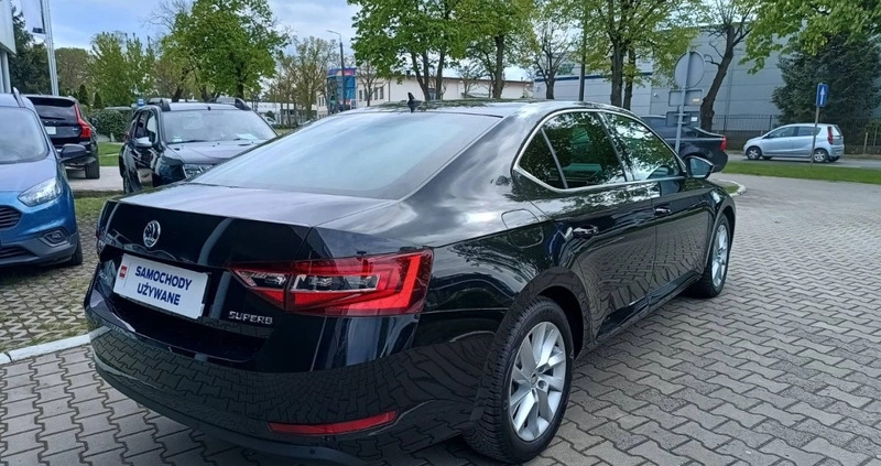 Skoda Superb cena 99900 przebieg: 121100, rok produkcji 2019 z Szczecin małe 596